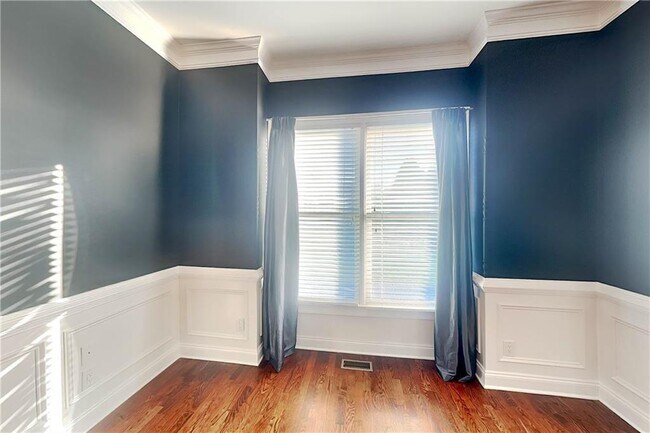 Building Photo - 3008 Montclair Cir SE