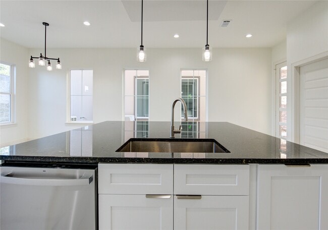 Building Photo - 2922 El Fenice Ln