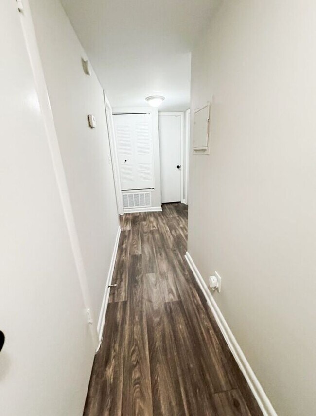 Building Photo - Premium 2 Bedroom Living in the Heart of Northlake