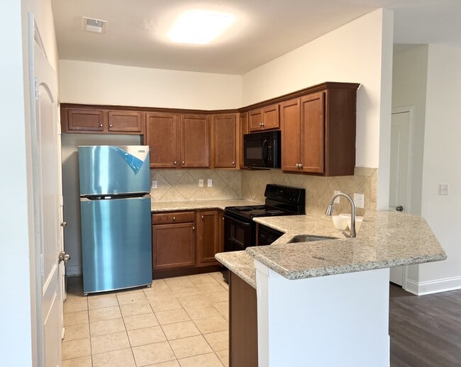 Building Photo - 43225 Creek Cir