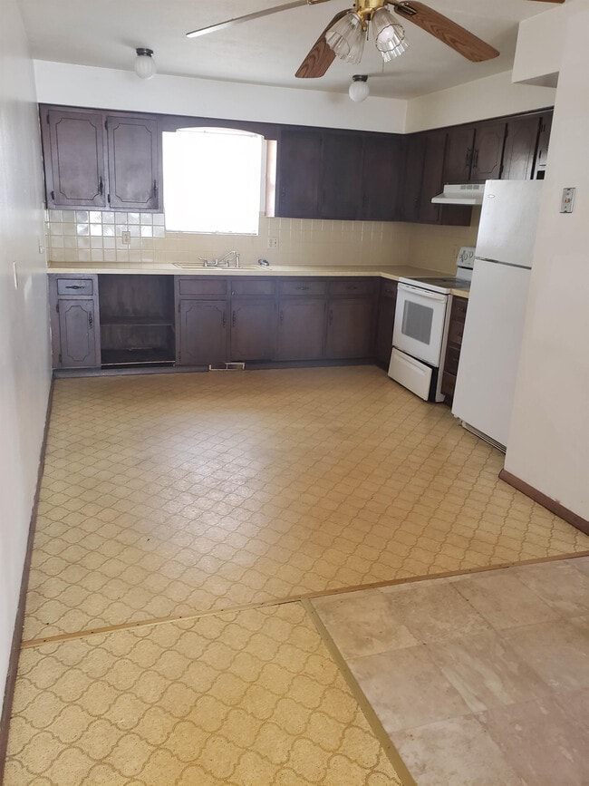 Building Photo - 2026 S Barcliff Ave