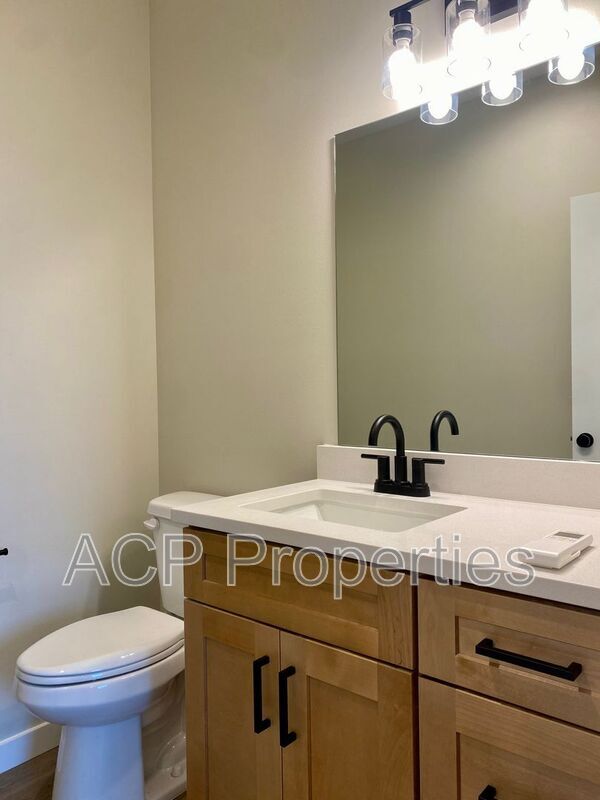 Building Photo - 110 Baker St