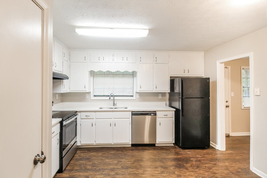 Building Photo - 3066 Arden Way SW