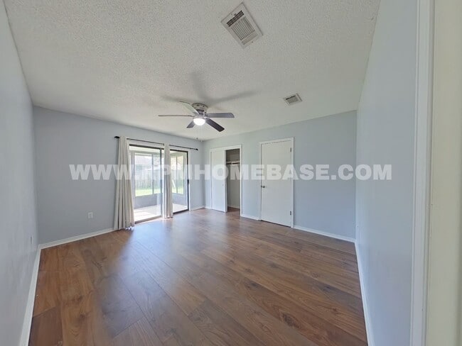 Building Photo - Cozy 3-Bedroom Home on a Corner Lot with F...