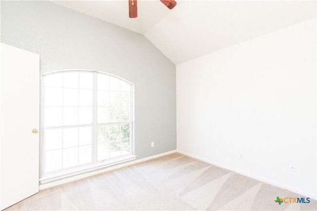 Building Photo - 2900 Southhill Dr