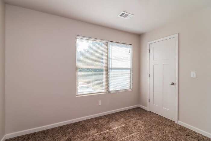 Building Photo - 5193 Tew Ln SW