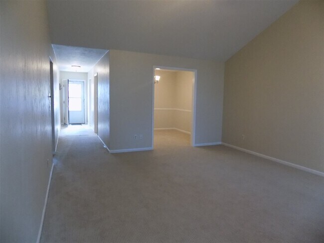 Building Photo - 806 Jamestown Ct