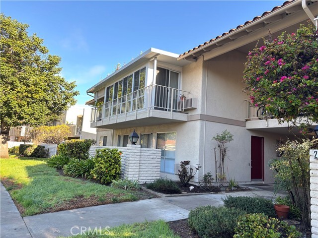 Building Photo - 2106 Via Mariposa E