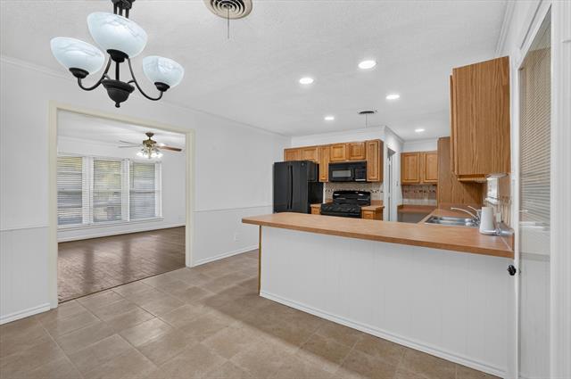 Building Photo - 2539 Highwood Dr