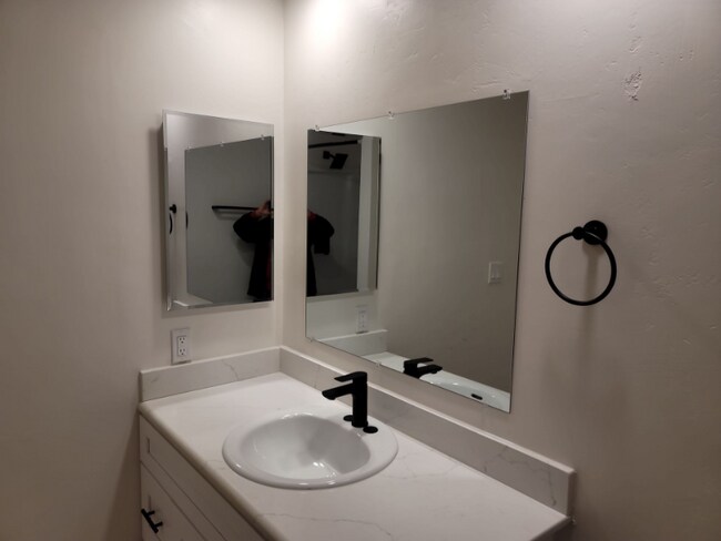 Building Photo - 7025 Waite Dr