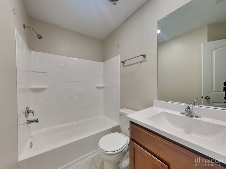 Building Photo - 524 Red Dusk Paint Dr