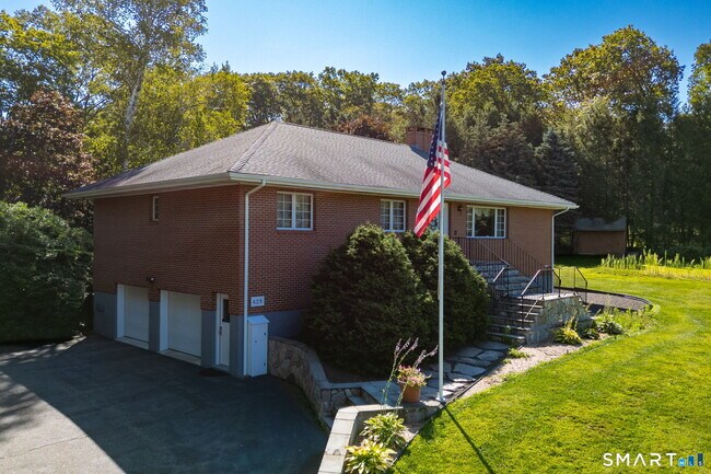 Building Photo - 428 Maple St