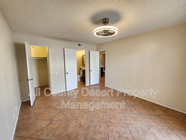 Building Photo - 760 E Cottonwood Rd