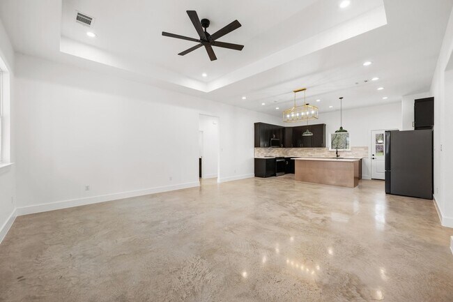 Building Photo - 830 Woodland Hills Dr