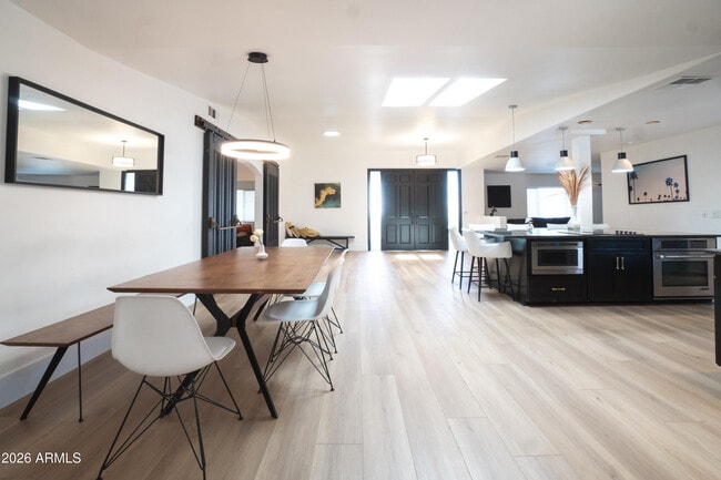 Building Photo - 4451 E Earll Dr