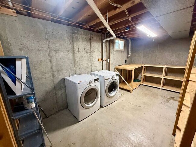 Building Photo - Conveniently Located 2 Bed, 2 Bath + 2 Bonus Rooms in Greeley