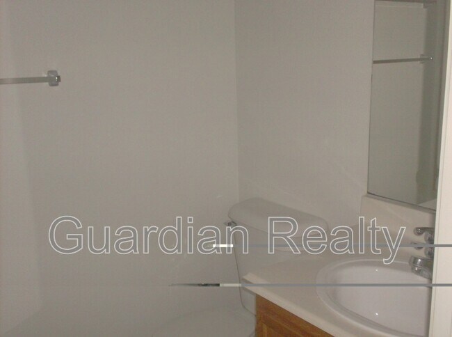 Building Photo - 5922 Hilmont St