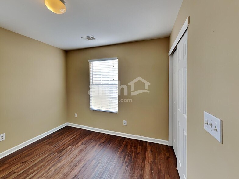 Building Photo - 3939 Cutler Donahoe Way