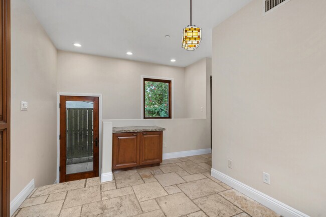 Building Photo - 148 W Marquita