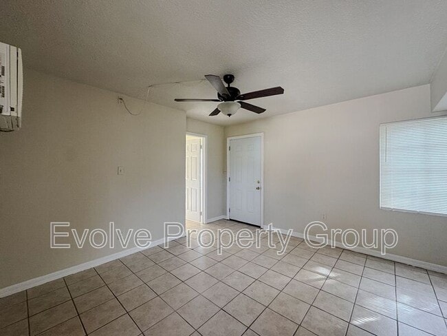 Building Photo - 710 N Grove St