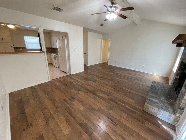 Building Photo - 2102 El Dorado Dr