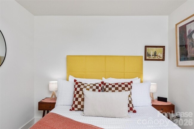 Building Photo - 1901 S Mint St