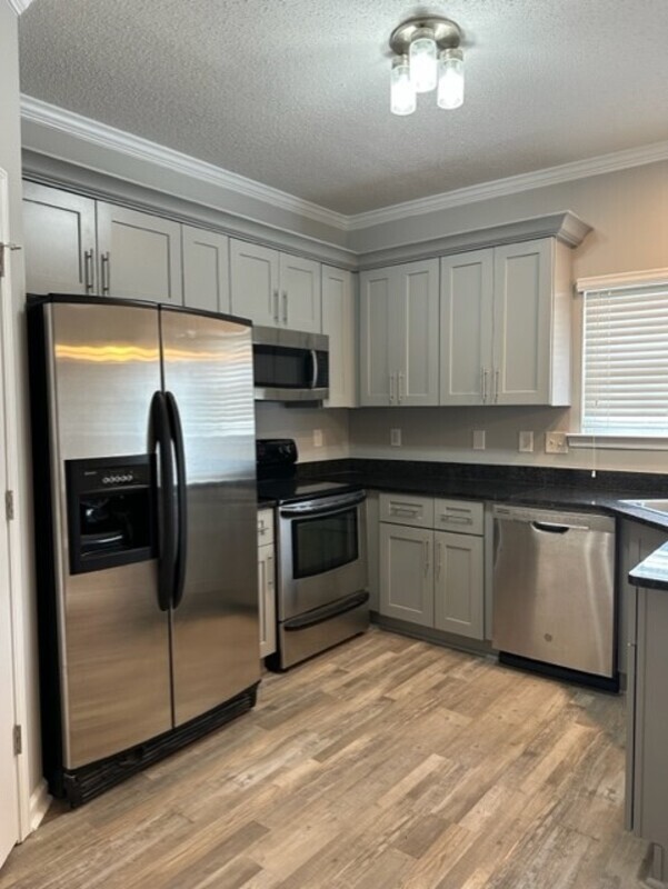 Building Photo - 302 Irvine Ct