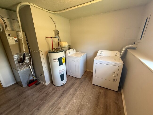 Building Photo - 207 Wheaton Ct