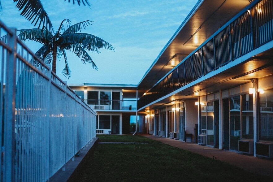 Building Photo - 2105 Hubert Redburn Dr