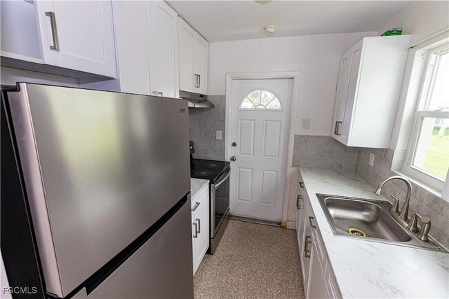 Building Photo - 21043 Bersell Ave