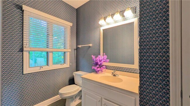 Building Photo - 2939 Rivercrest Dr