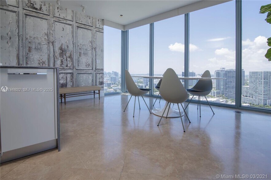 Building Photo - 601 NE 36th St