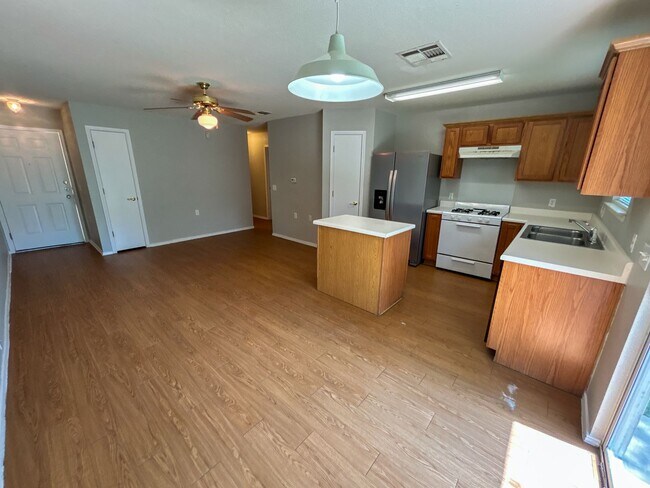 Building Photo - Cozy 3/2 house in Joseph Edward Subdivision
