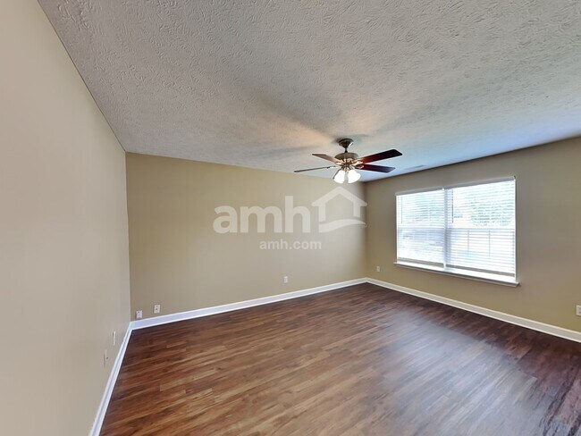Building Photo - 6012 Mountview Dr