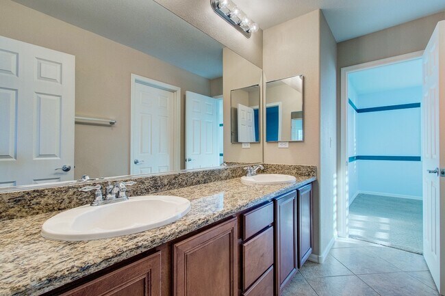 Building Photo - Summerlin Home with downstairs Bed/Bath & Large Patio with Courtyard!