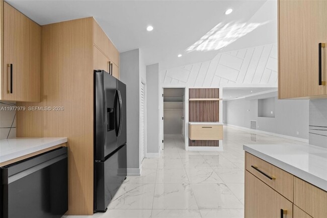 Building Photo - 1519 Biarritz Dr