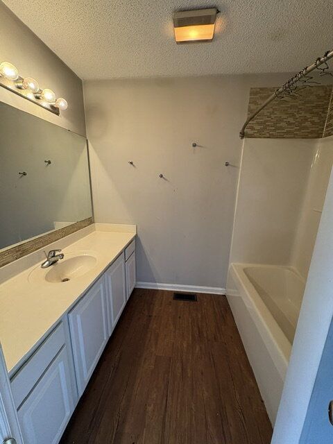 Building Photo - 2502 Bluff View Ct