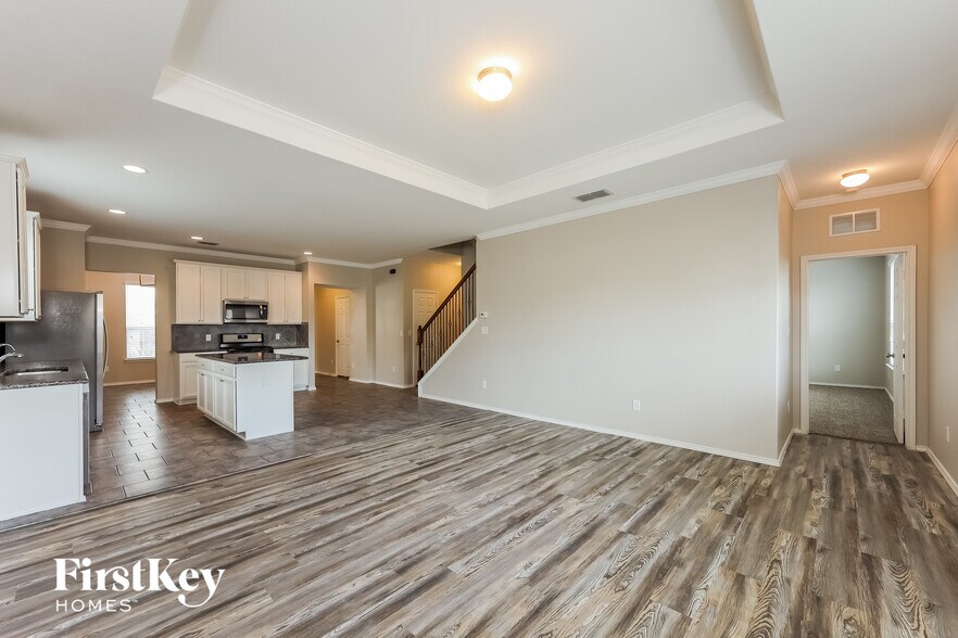 Building Photo - 7111 Marina Del Rey