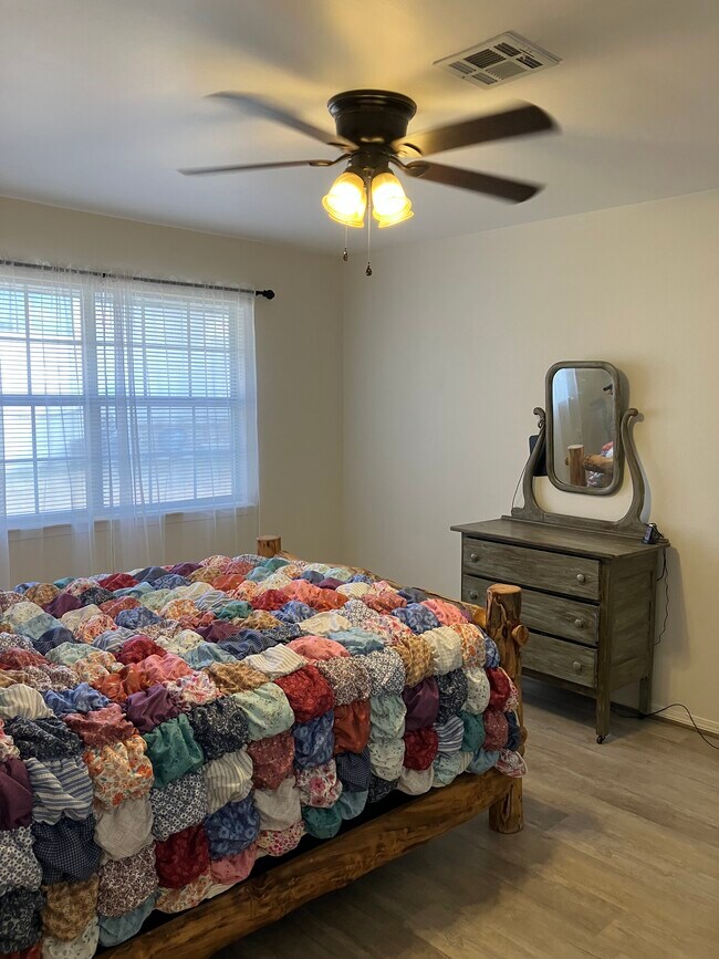 Building Photo - 8675 Golf Creek Dr