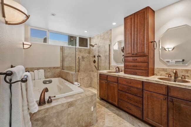 Building Photo - 48 Pebble Beach Dr