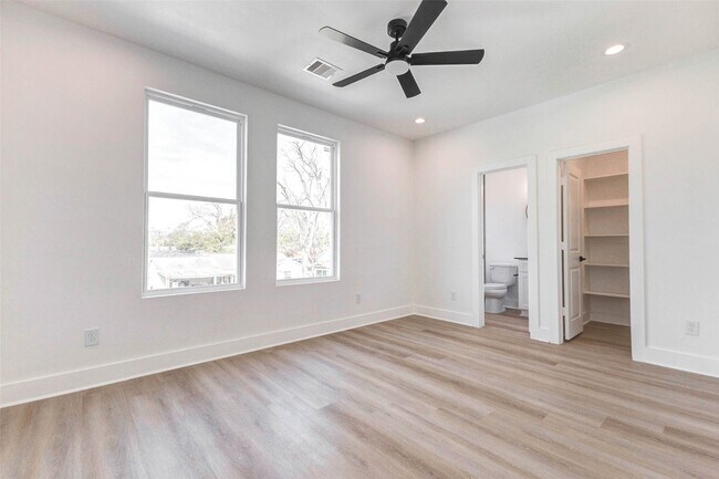 Building Photo - 112 Luetta St