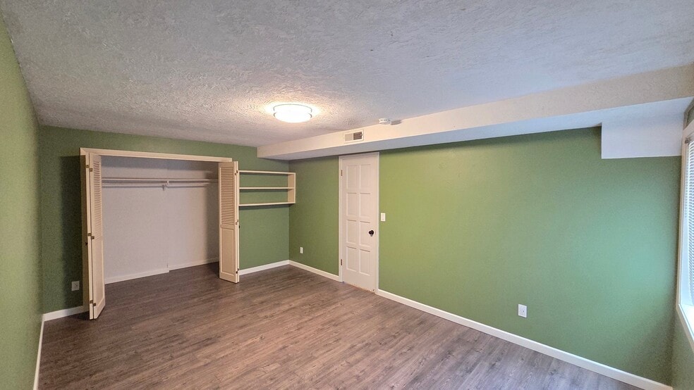 Building Photo - 16932 Greentree Ave