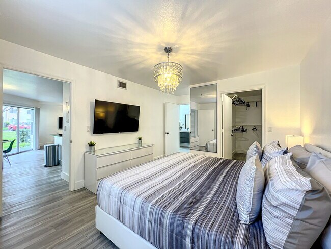 Building Photo - Westpointe Boulevard, Orlando, FL 32835 - 1 BR 1 BA condo