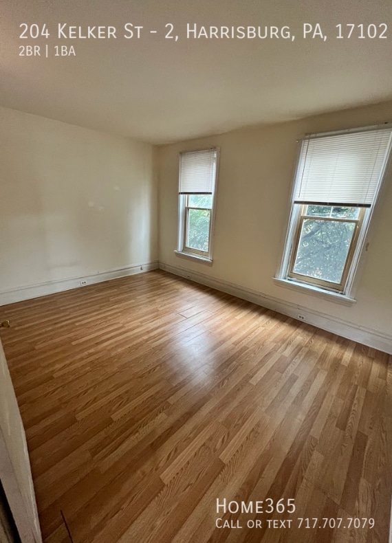 Building Photo - Spacious 2 Story Home.