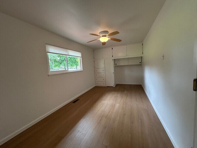 Building Photo - 7588 Oak Leaf Dr