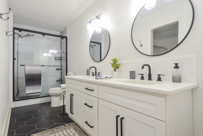 Building Photo - 18037 Bal Harbour Dr