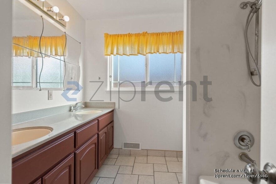 Building Photo - 1565 Klamath Dr