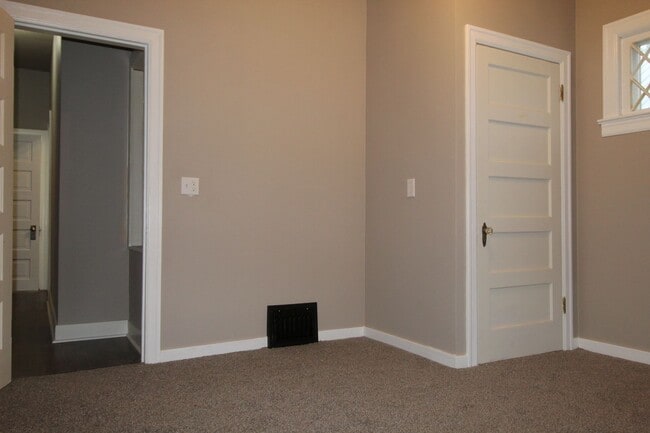 Building Photo - 4711 N Regal St