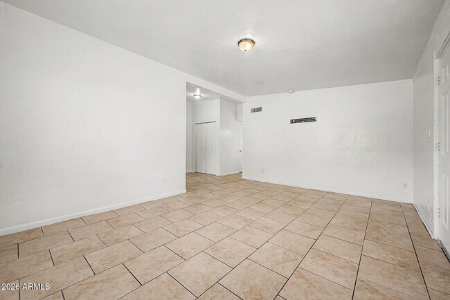 Building Photo - 7106 N 68th Ave