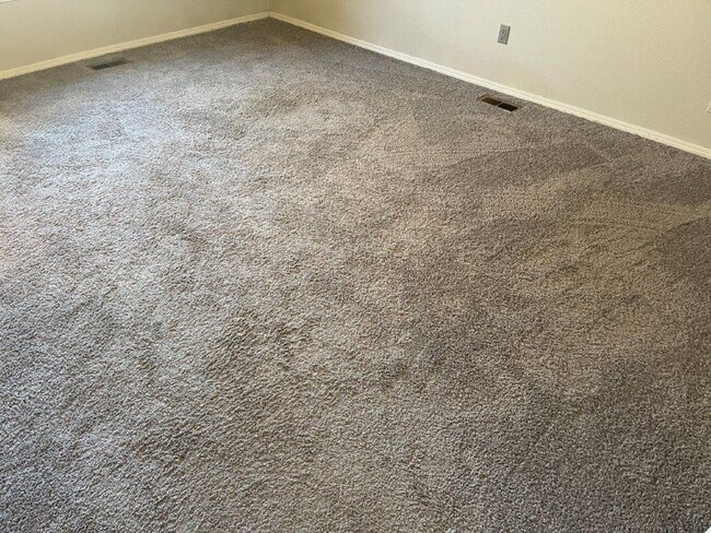 Building Photo - 3 bed 2 bath, 2 car with wood floors, fenc...